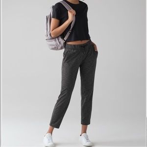 EUC Lululemon On the Fly Pant - heathered black (first release) size 4